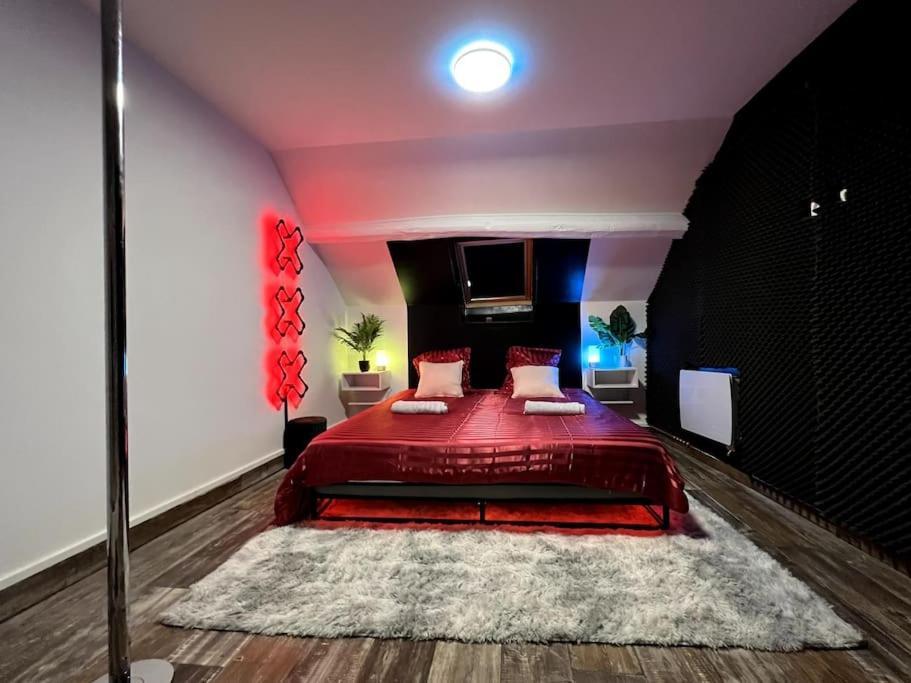 Red Love-Room / Balneo & Plus ! Souppes-sur-Loing Buitenkant foto